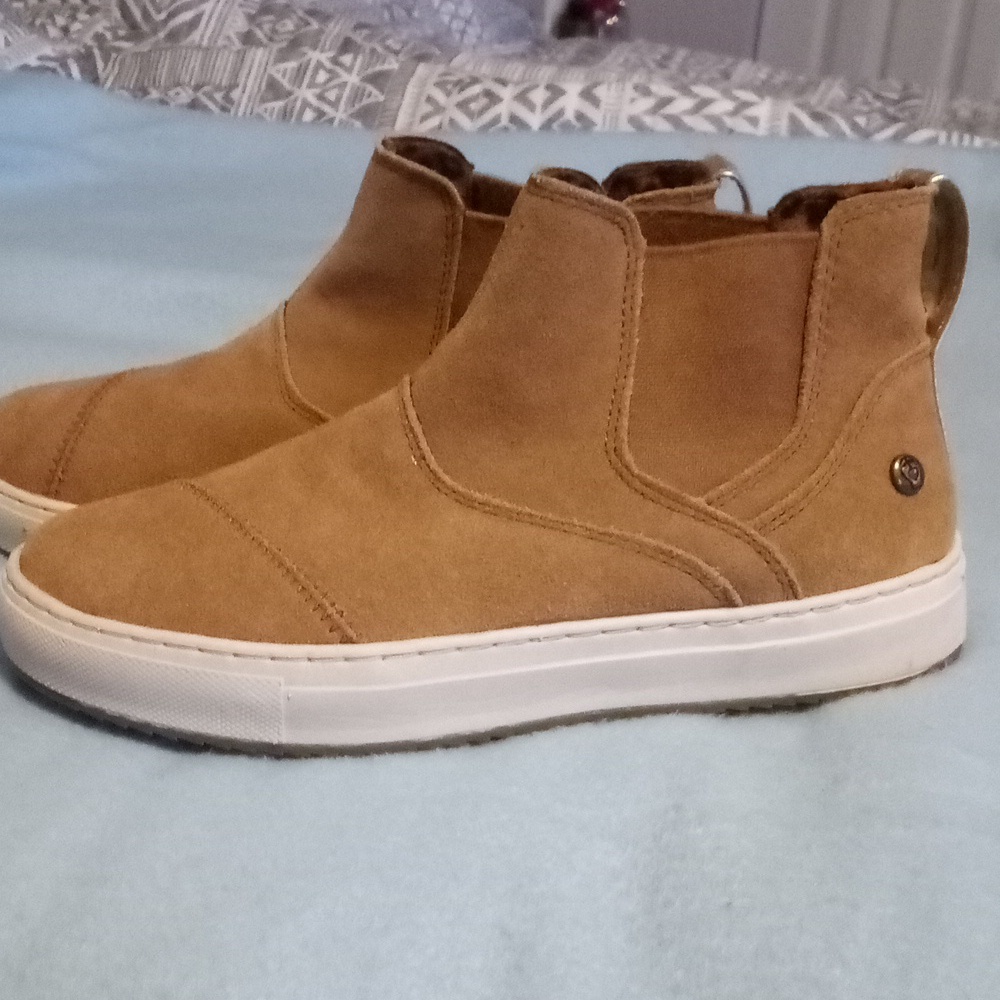 Bo by skechers Emery foam suede boots sz 6